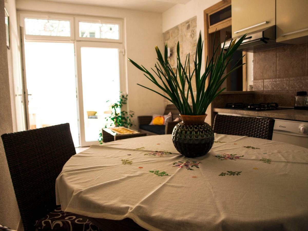 Apartamento House Nataniel In Omis Near Sea Exterior foto